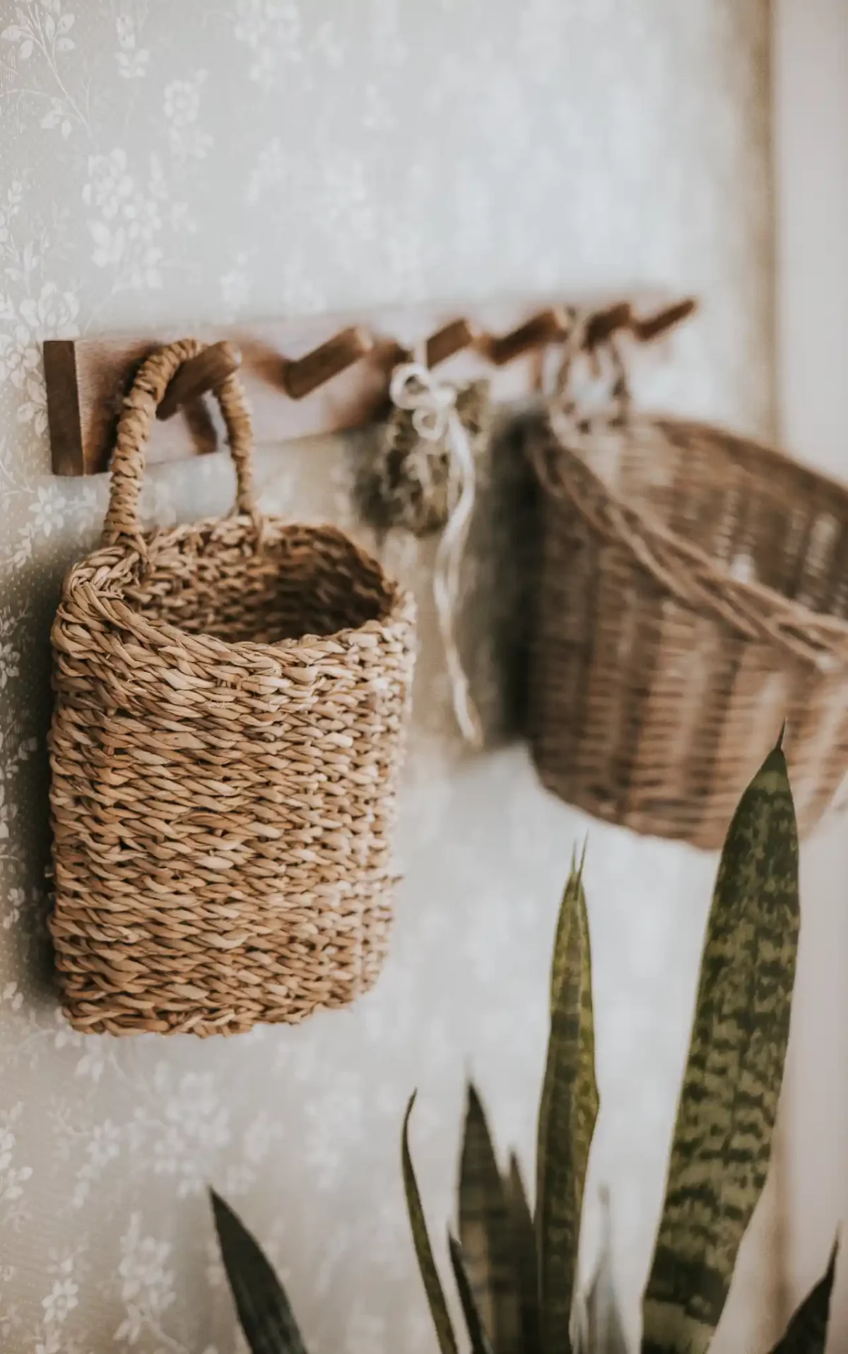 Garderobe mit Körben