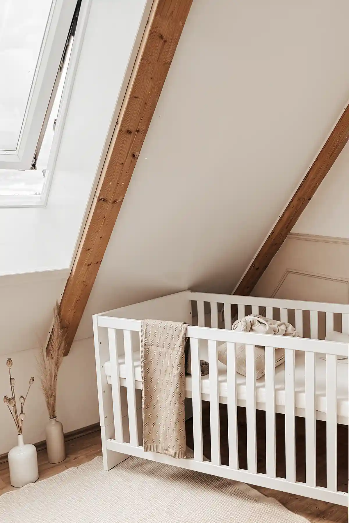 Kinderzimmer mit Beistellbett Nachher
