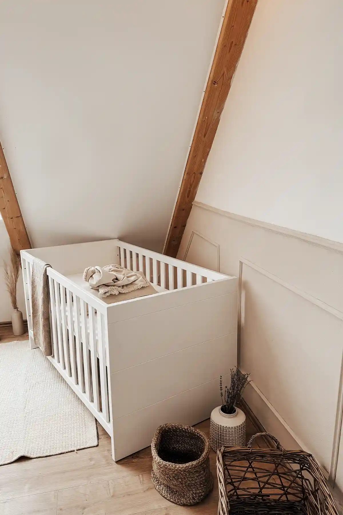 Kinderzimmer Wandpaneele und Beistellbett