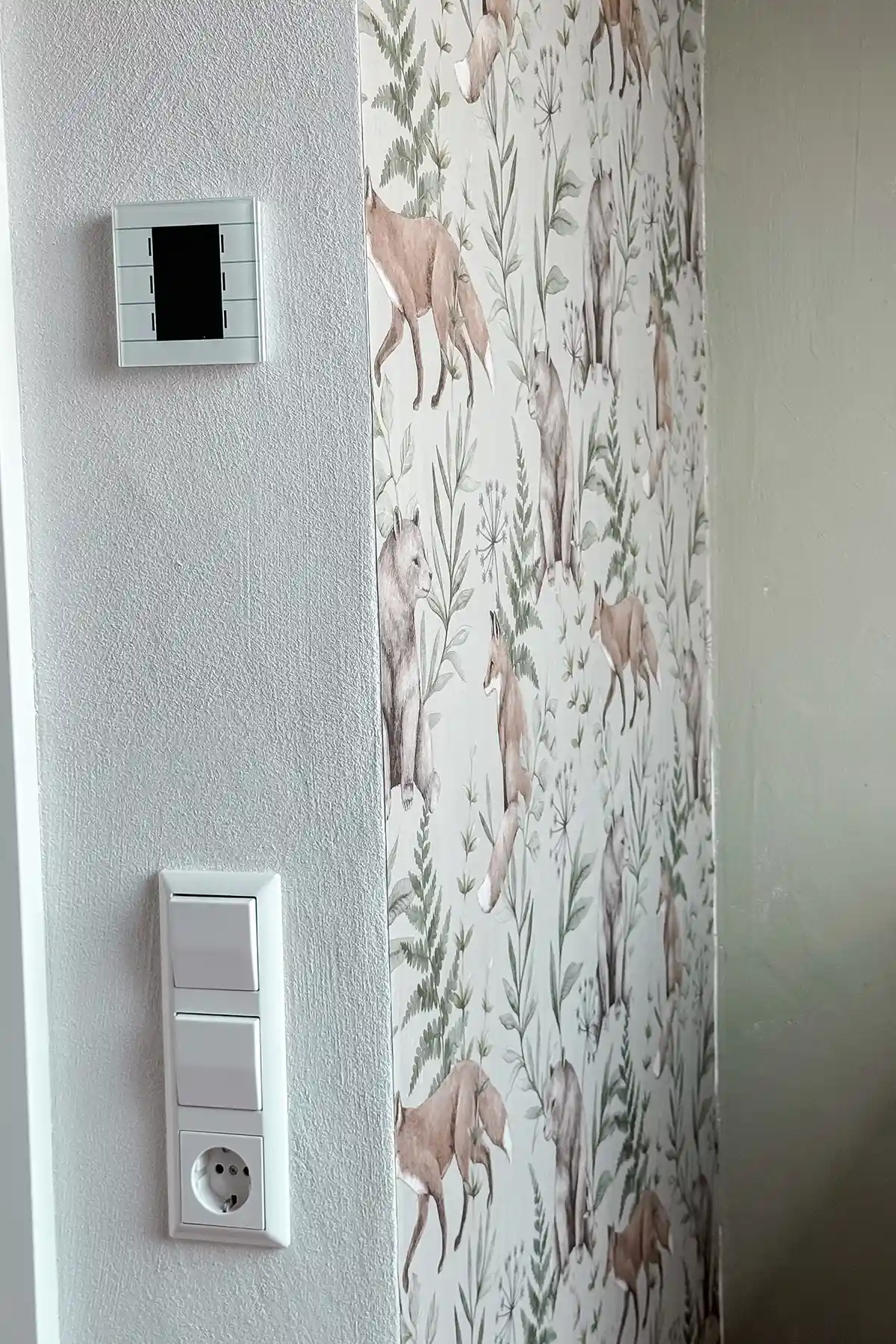 Kinderzimmer Tapete mit Füchsen und Bären