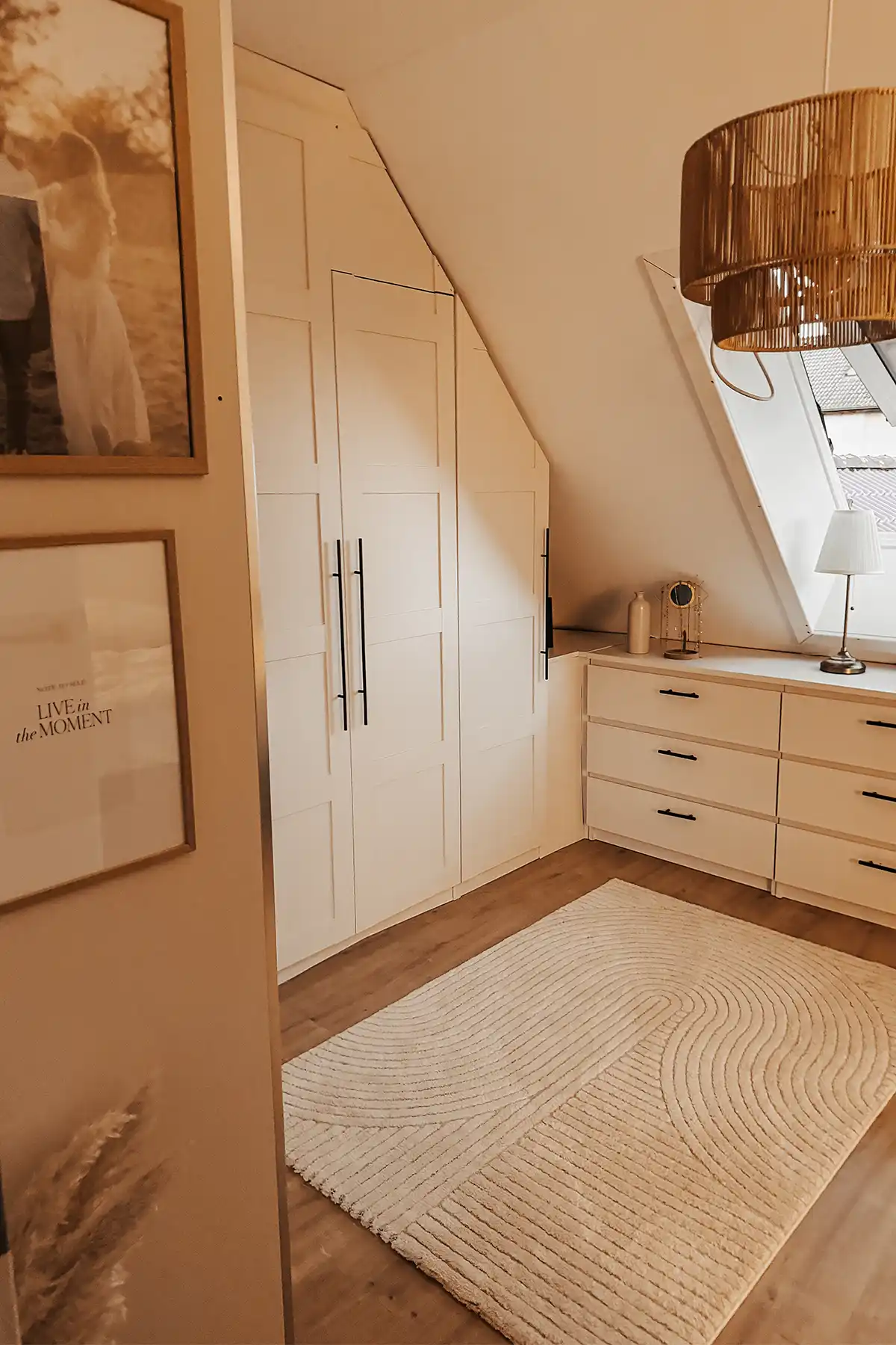 Blick Schrank und Kommode Schlafzimmer Nachher